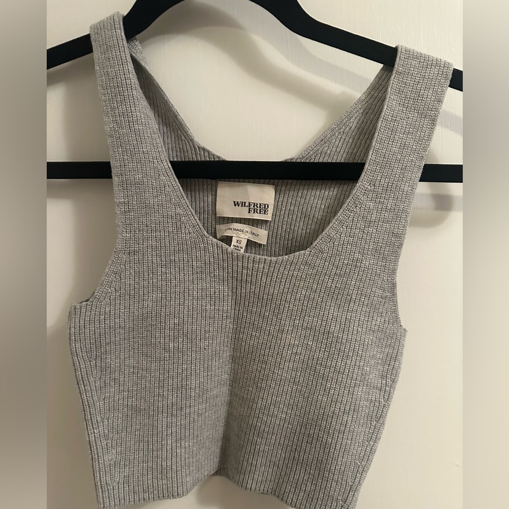 Aritzia Wilfred Italian yarn knit tank top. XS. Grey. Cropped.